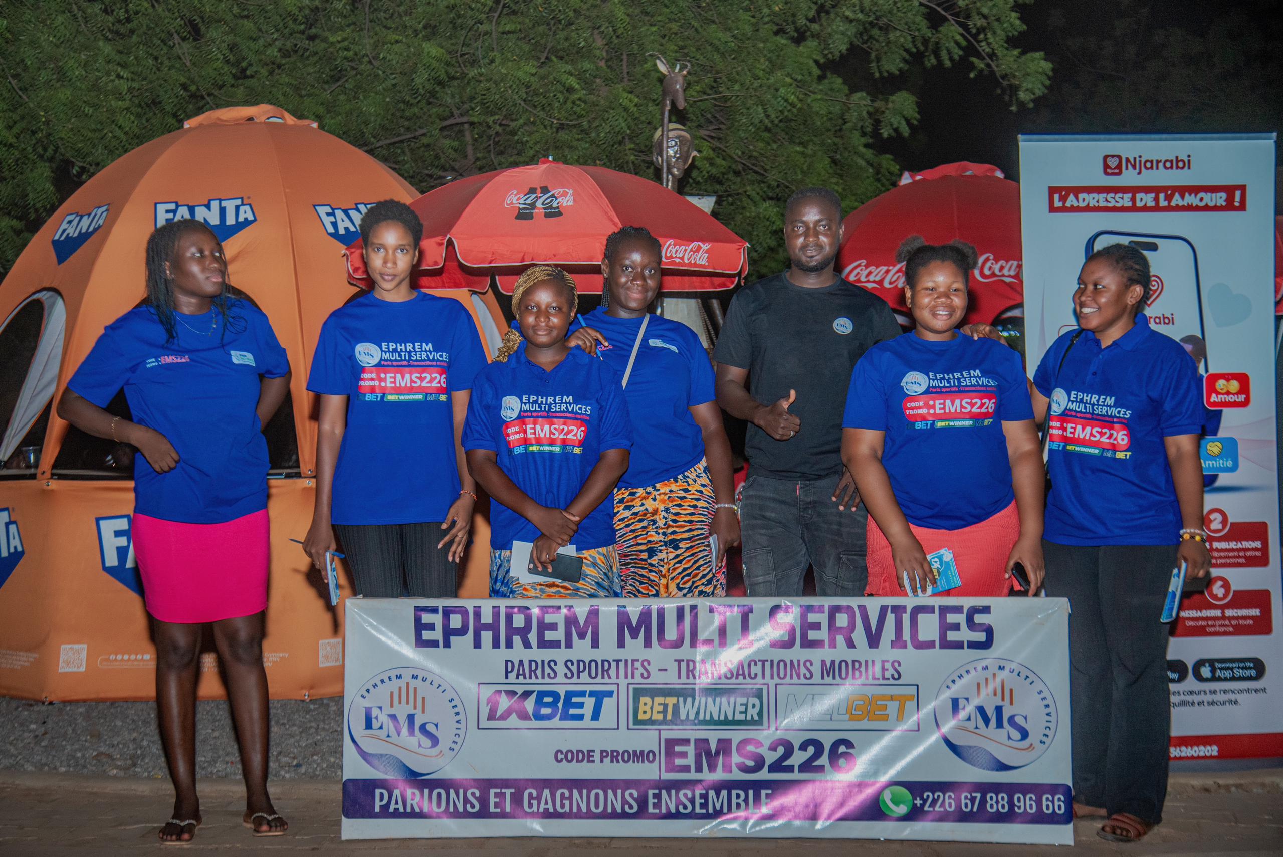 Équipe Ephrem Multi Services en tenue de marque lors d'un évènement